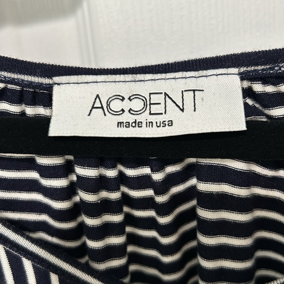 Cold shoulder, top by accident made in USA size large - Picture 4 of 4